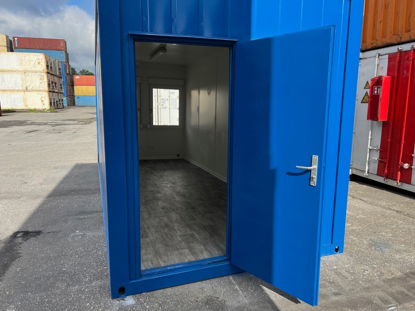 Bürocontainer 20 Fuß Blau RAL 5010 – Neu — 1