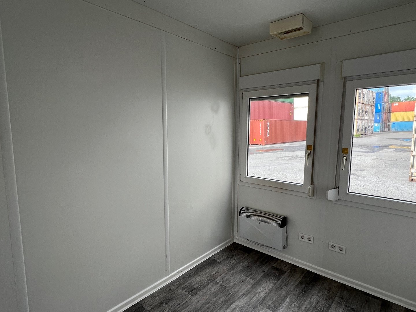 Bürocontainer 20 Fuß Blau RAL 5010 – Neu — 5