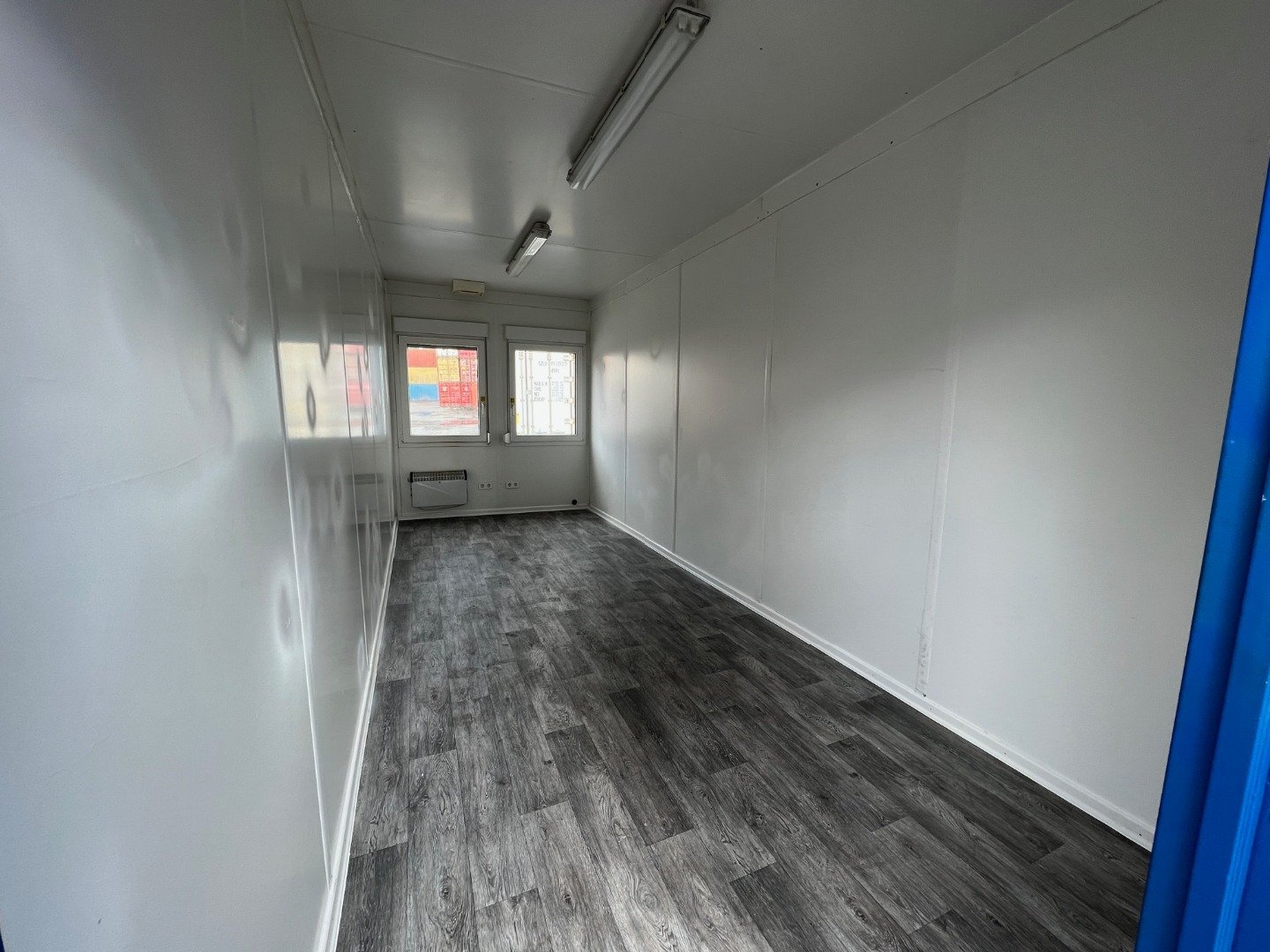 Bürocontainer 20 Fuß Blau RAL 5010 – Neu — 6